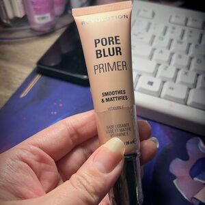 Revolution Pore Blur Primer with Vitamin E
